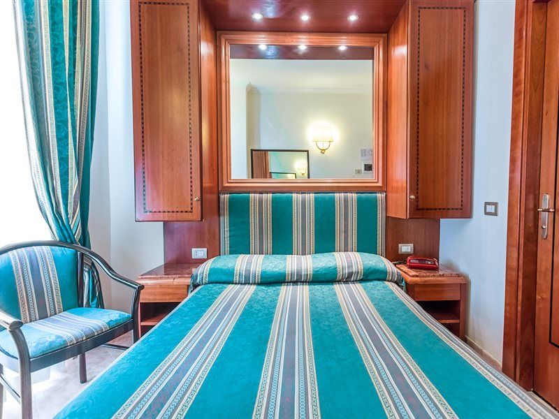 Raeli Hotel Lux روما المظهر الخارجي الصورة