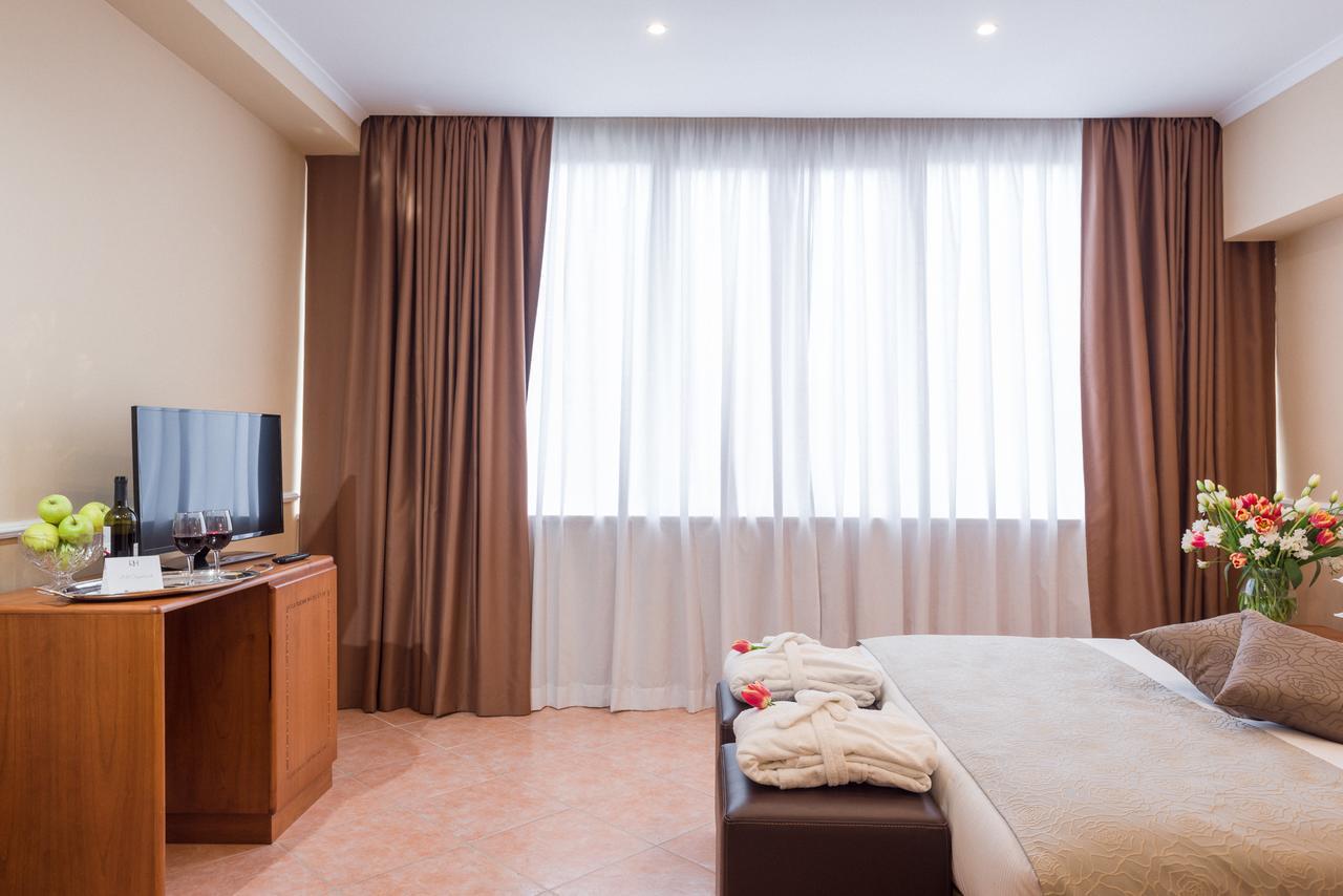 Raeli Hotel Lux روما المظهر الخارجي الصورة