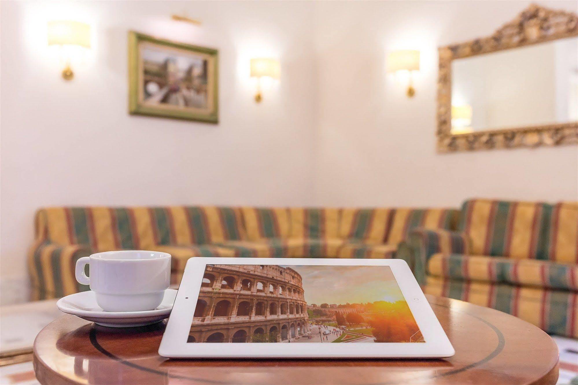 Raeli Hotel Lux روما المظهر الخارجي الصورة