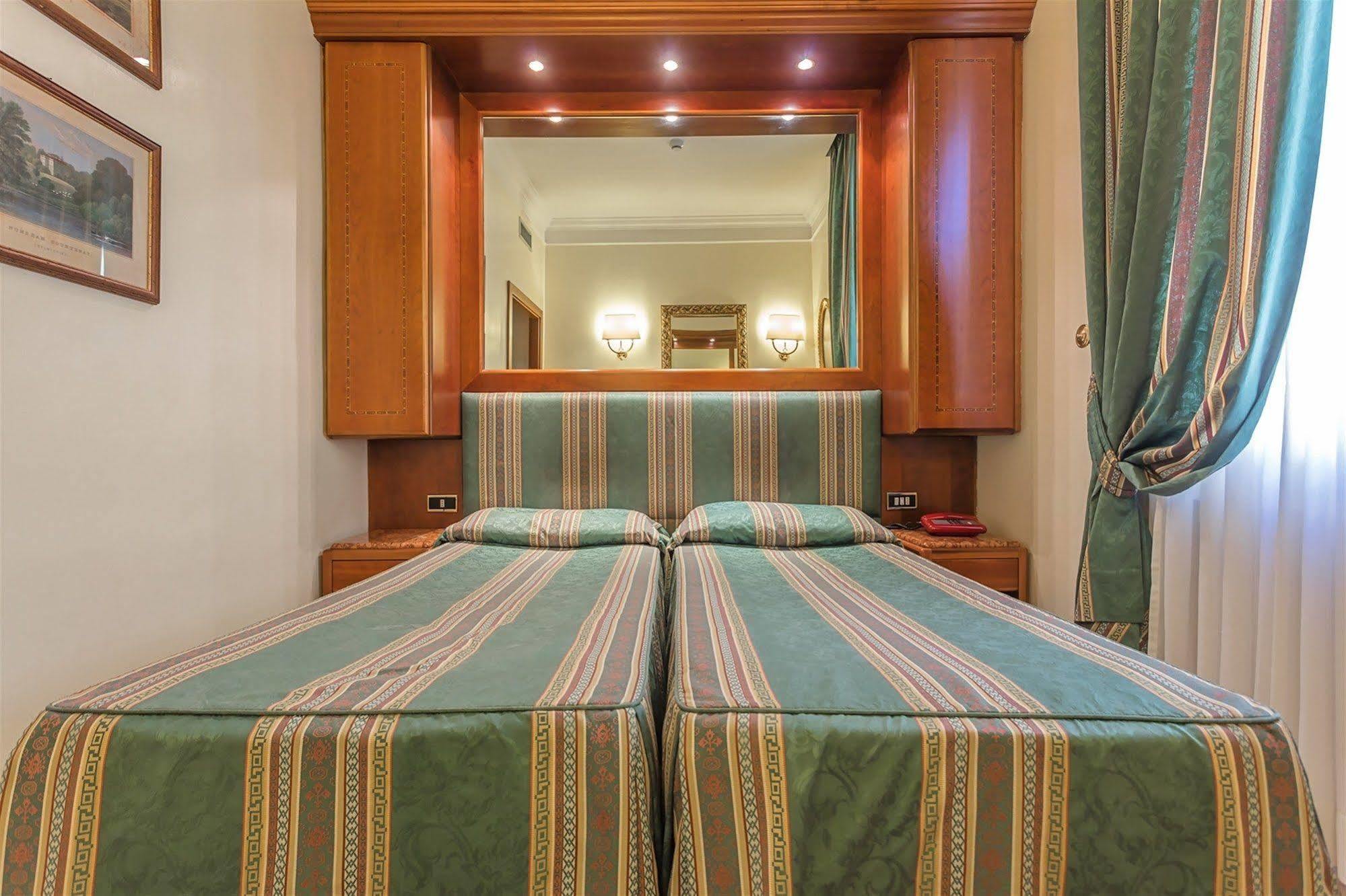 Raeli Hotel Lux روما المظهر الخارجي الصورة