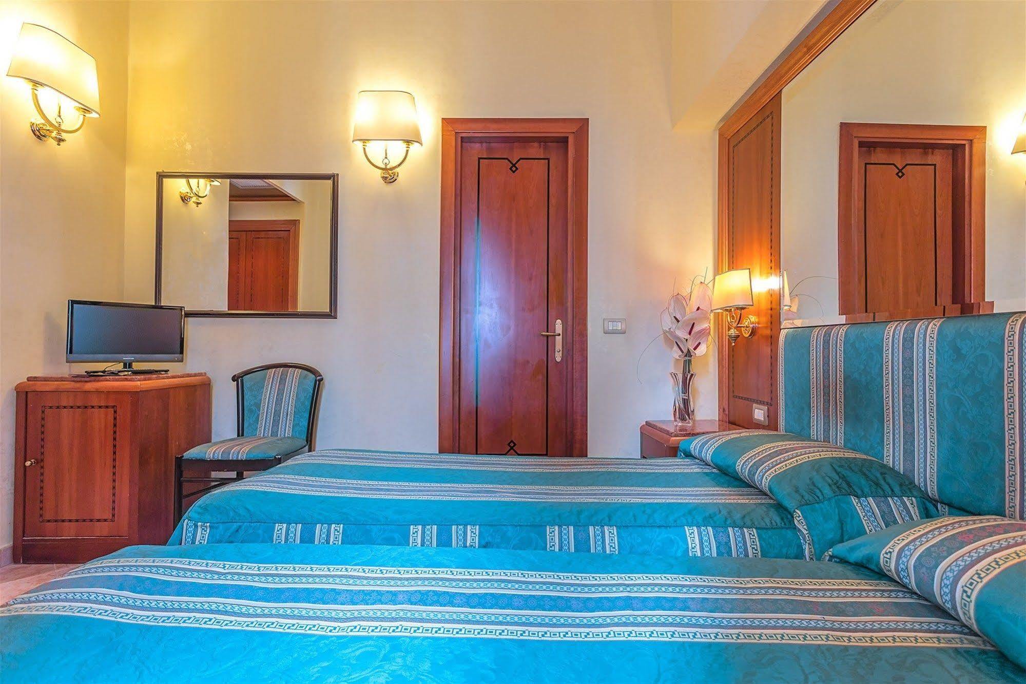 Raeli Hotel Lux روما المظهر الخارجي الصورة