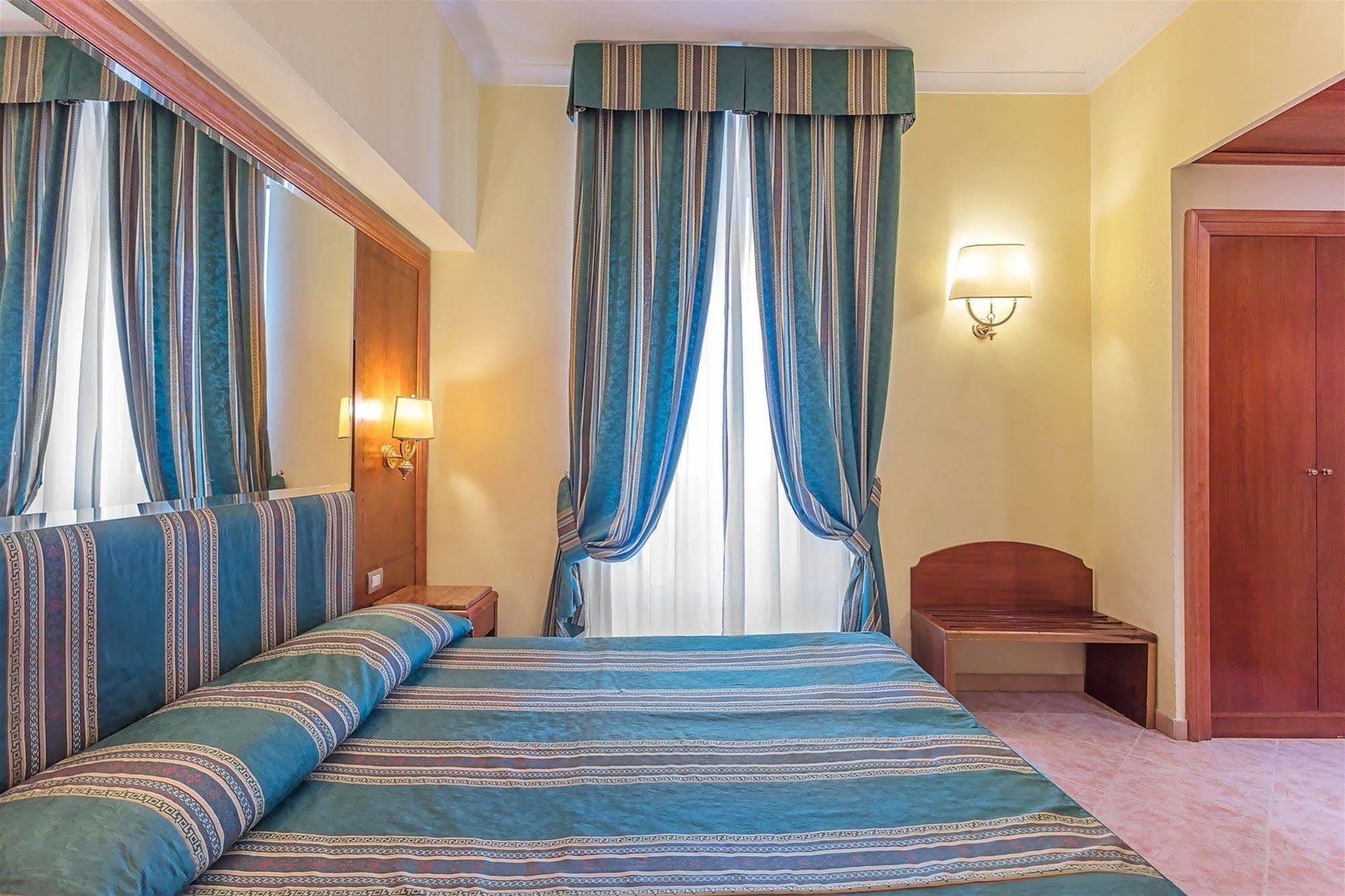 Raeli Hotel Lux روما المظهر الخارجي الصورة