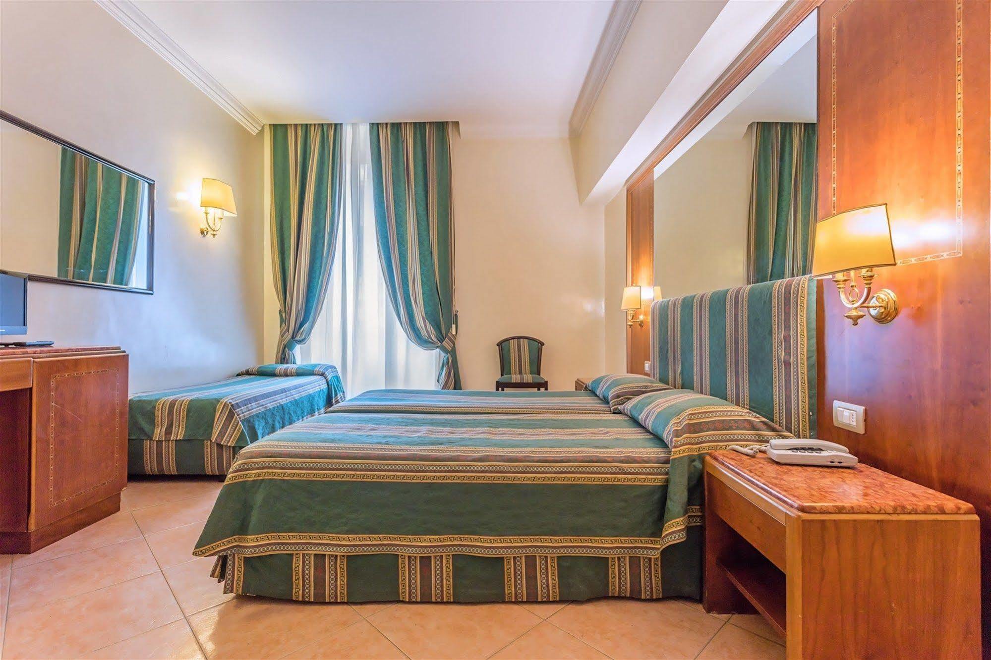 Raeli Hotel Lux روما المظهر الخارجي الصورة